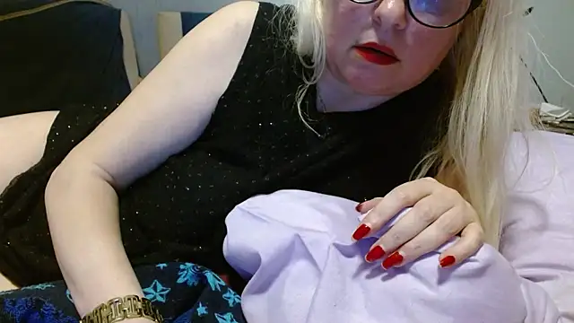 martachatte online show from April 30, 8:26 pm
