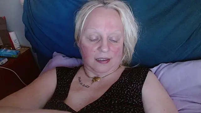 Snapshot of martachatte chatting on May 10, 7:46 am martachatte online show from May 10, 7:46 am