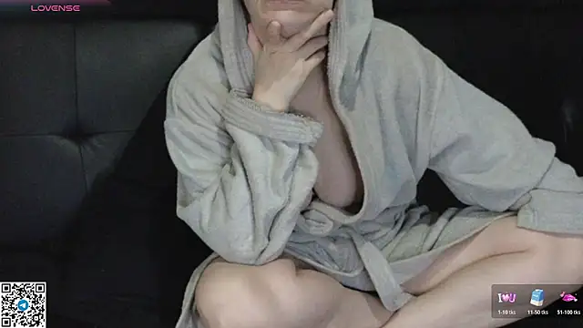 Mia G0ld online show from November 12, 2:28 pm