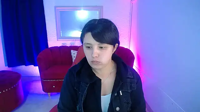 Snapshot of nathaly_low1 chatting on June 8, 11:32 am nathaly low1 online show from June 8, 11:32 am