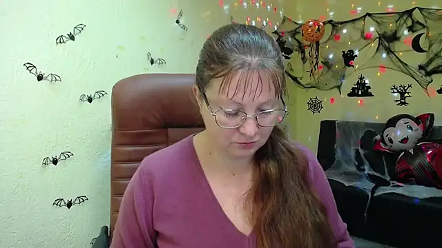 VanessaHotts online show from October 31, 6:03 am