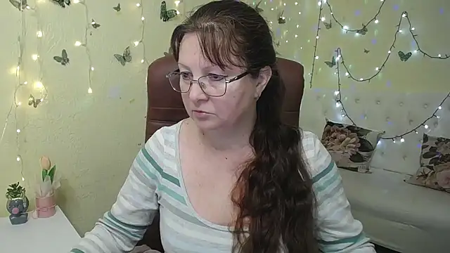 VanessaHotts online show from March 23, 6:06 am