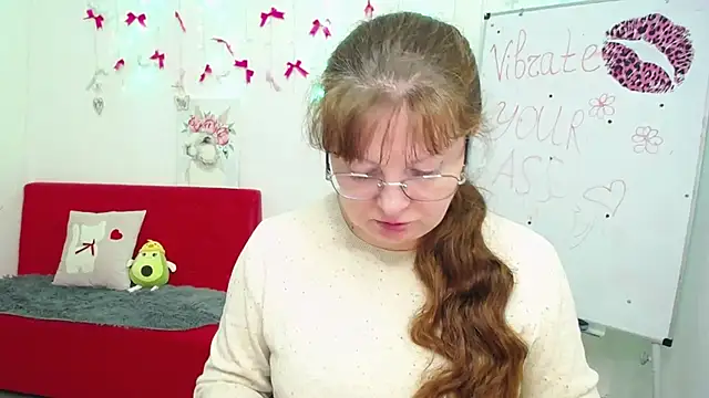 VanessaHotts online show from April 27, 5:05 am