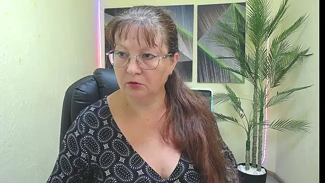 VanessaHotts online show from July 10, 5:01 am