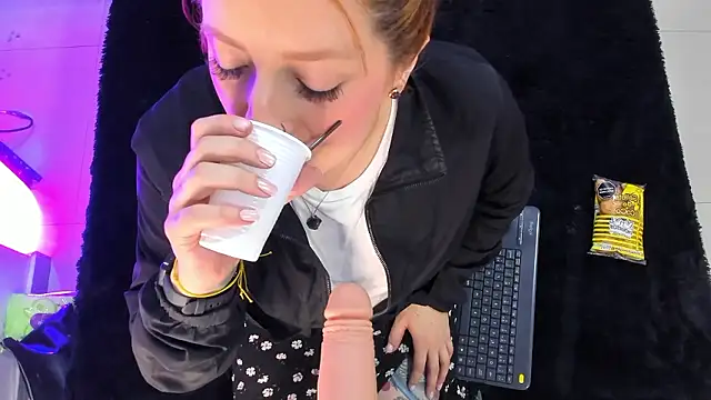 JulietaAlves online show from January 8, 11:23 am