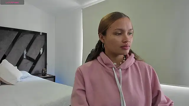 AnnieAndStefan online show from March 13, 2:34 pm