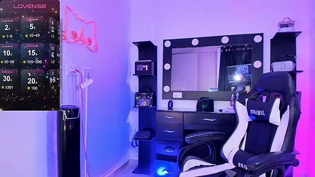 miss kitty online show from December 15, 11:20 pm