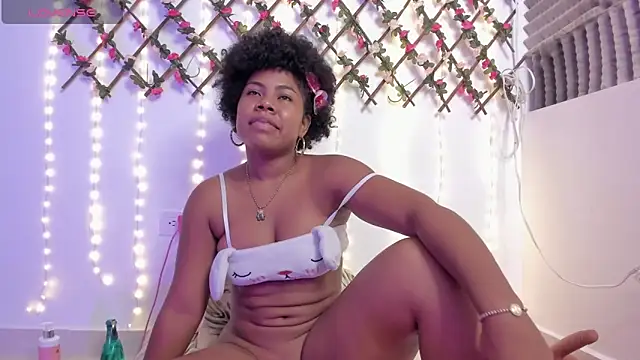 Snapshot of naughty_ebonyy chatting on May 19, 3:57 am naughty ebonyy online show from May 19, 3:57 am