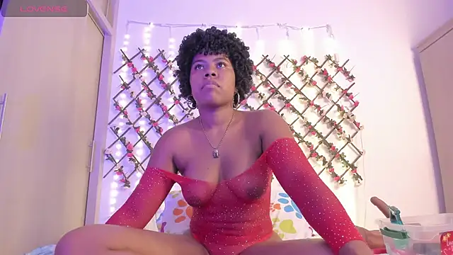 Snapshot of naughty_ebonyy chatting on June 13, 5:05 am naughty ebonyy online show from June 13, 5:05 am