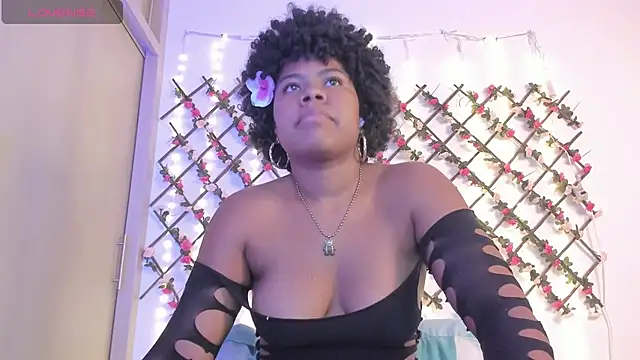 Snapshot of naughty_ebonyy chatting on June 19, 4:50 am naughty ebonyy online show from June 19, 4:50 am