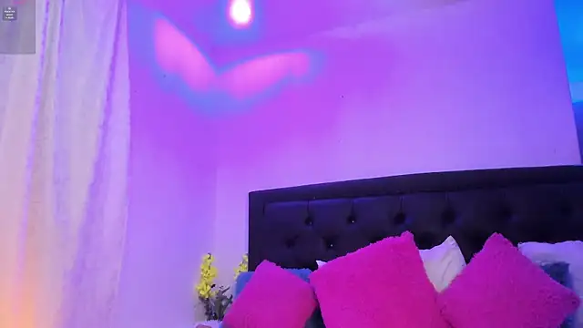 Snapshot of lonely_shewolf chatting on March 8, 7:09 pm lonely shewolf online show from March 8, 7:09 pm