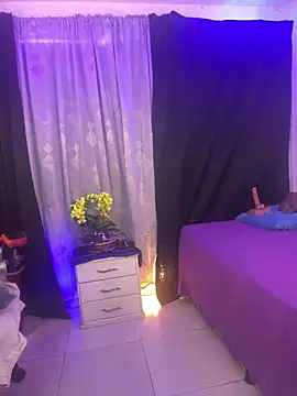 Snapshot of lonely_shewolf chatting on October 2, 6:04 pm lonely shewolf online show from October 2, 6:04 pm