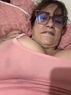 Snapshot of lonely_shewolf chatting on October 25, 3:25 am lonely shewolf online show from October 25, 3:25 am