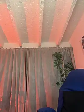 Snapshot of lonely_shewolf chatting on May 5, 6:38 pm lonely shewolf online show from May 5, 6:38 pm