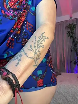 Snapshot of lonely_shewolf chatting on May 27, 5:32 pm lonely shewolf online show from May 27, 5:32 pm