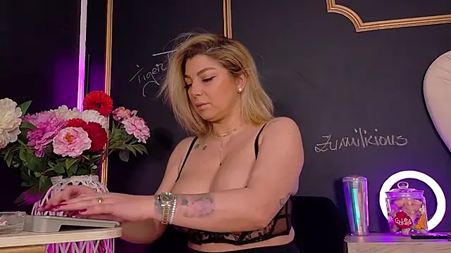 DeeaDiamondd online show from January 9, 8:21 pm