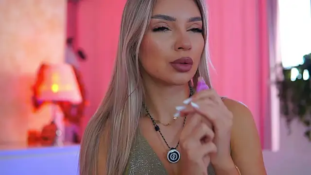 Snapshot of ArtTeasee chatting on November 3, 9:32 am ArtTeasee online show from November 3, 9:32 am