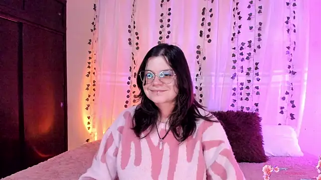 Snapshot of Mey_moon chatting on December 3, 9:34 pm Mey moon online show from December 3, 9:34 pm