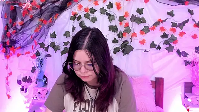 Snapshot of Mey_moon chatting on February 6, 2:58 pm Mey moon online show from February 6, 2:58 pm