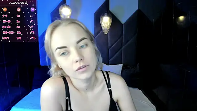 Snapshot of StephanieSweety chatting on February 24, 1:53 pm StephanieSweety online show from February 24, 1:53 pm