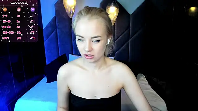 Snapshot of StephanieSweety chatting on February 25, 10:29 pm StephanieSweety online show from February 25, 10:29 pm