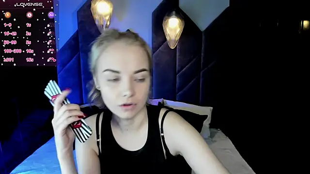 Snapshot of StephanieSweety chatting on March 2, 7:34 pm StephanieSweety online show from March 2, 7:34 pm