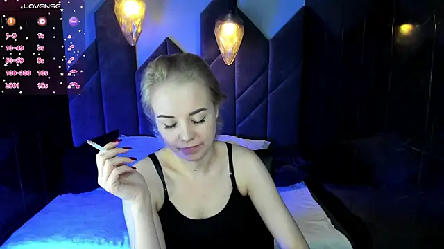 Snapshot of StephanieSweety chatting on March 10, 8:37 am StephanieSweety online show from March 10, 8:37 am