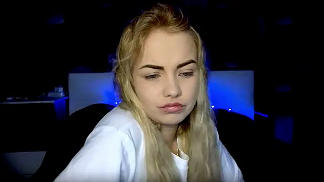 Snapshot of StephanieSweety chatting on November 7, 8:36 am StephanieSweety online show from November 7, 8:36 am