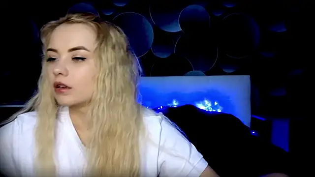 Snapshot of StephanieSweety chatting on November 13, 12:15 pm StephanieSweety online show from November 13, 12:15 pm