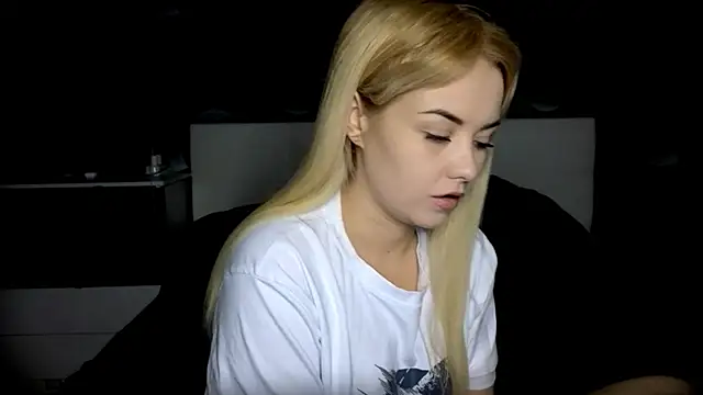 Snapshot of StephanieSweety chatting on November 27, 11:45 am StephanieSweety online show from November 27, 11:45 am