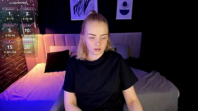 Snapshot of StephanieSweety chatting on March 1, 5:48 pm StephanieSweety online show from March 1, 5:48 pm