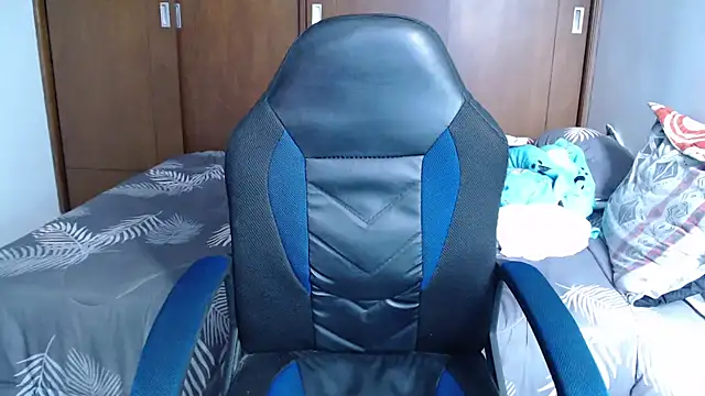 aresholland online show from December 10, 4:27 pm