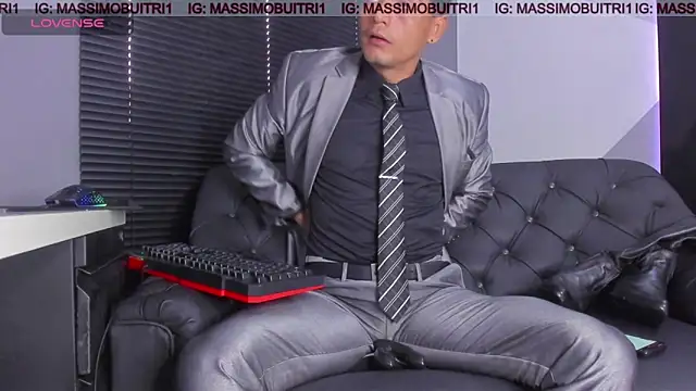Snapshot of massimo_g chatting on May 10, 11:48 am massimo g online show from May 10, 11:48 am