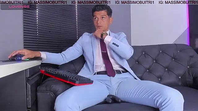Snapshot of massimo_g chatting on June 4, 12:44 pm massimo g online show from June 4, 12:44 pm