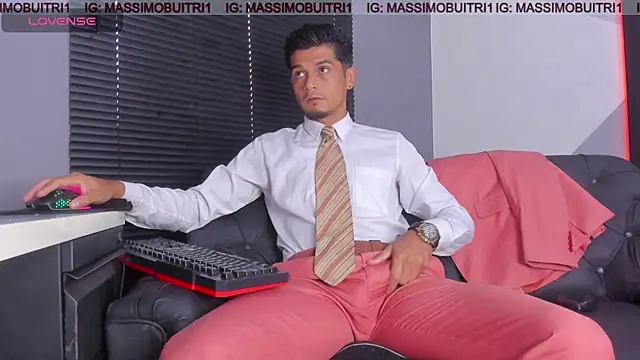 Snapshot of massimo_g chatting on June 6, 11:59 am massimo g online show from June 6, 11:59 am