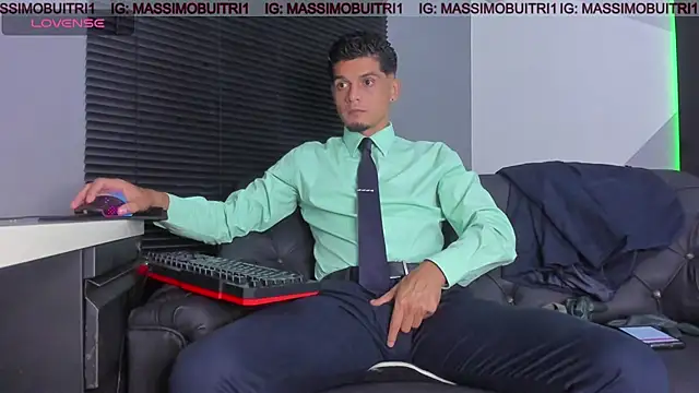 Snapshot of massimo_g chatting on June 10, 12:11 am massimo g online show from June 10, 12:11 am