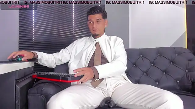 Snapshot of massimo_g chatting on June 11, 12:58 pm massimo g online show from June 11, 12:58 pm