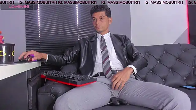 Snapshot of massimo_g chatting on June 23, 1:31 pm massimo g online show from June 23, 1:31 pm