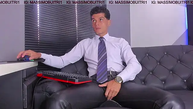 Snapshot of massimo_g chatting on June 26, 2:21 pm massimo g online show from June 26, 2:21 pm