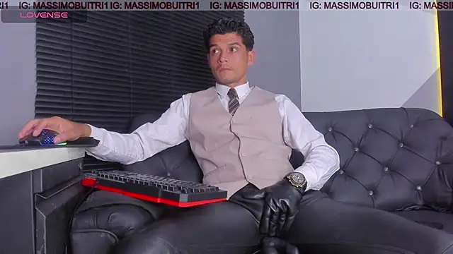 Snapshot of massimo_g chatting on July 1, 12:23 am massimo g online show from July 1, 12:23 am