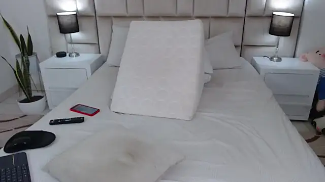 JesicaTaylorxx online show from September 21, 7:26 pm