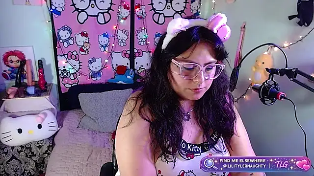 Snapshot of _lilith_heavy chatting on August 2, 12:36 pm lilith heavy online show from August 2, 12:36 pm