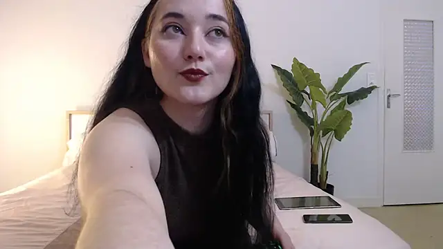 Snapshot of Crystal-dreamt chatting on December 17, 9:28 am Crystal-dreamt online show from December 17, 9:28 am