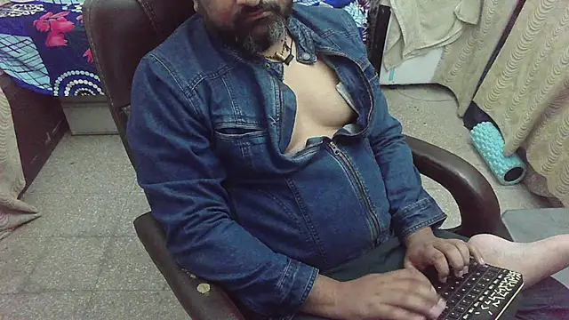 Snapshot of rentarob chatting on November 19, 5:24 pm rentarob online show from November 19, 5:24 pm