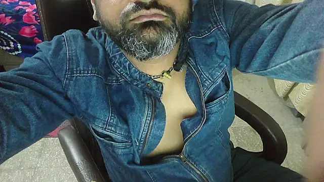 Snapshot of rentarob chatting on November 24, 5:45 pm rentarob online show from November 24, 5:45 pm