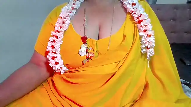 Snapshot of archanatelugu9 chatting on February 6, 9:56 am archanatelugu9 online show from February 6, 9:56 am