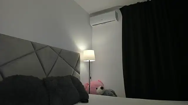 BlueEyesLexy online show from April 24, 5:43 am