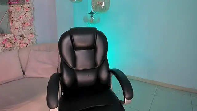Snapshot of MileyCruz_ chatting on April 11, 7:51 pm MileyCruz online show from April 11, 7:51 pm