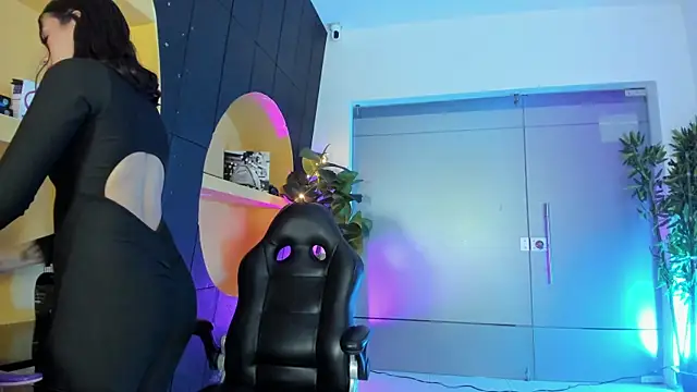 Snapshot of LucianaCarter chatting on February 9, 2:38 am LucianaCarter online show from February 9, 2:38 am