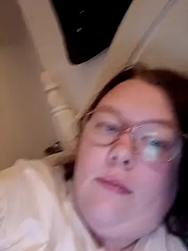 Sexycurvyemilyy online show from November 27, 1:18 am